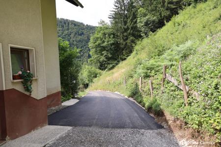 Potok_asfaltirano cestišče (4)